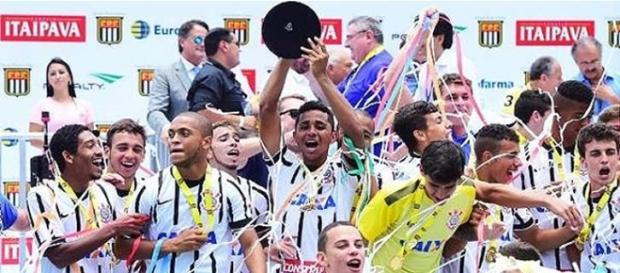 (Fonte: Conrinthians campeão da Copinha 2015) (Fonte: Conrinthians campeão da Copinha 2015)