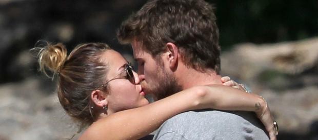 Foto de Miley e Liam no Havaí em 2011 Foto de Miley e Liam no Havaí em 2011