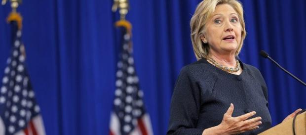 Hillary Clinton frente a cinco candidatos mas Hillary Clinton frente a cinco candidatos mas