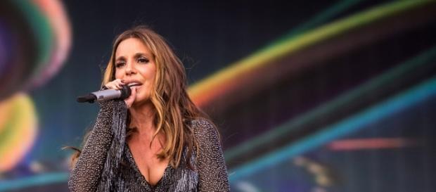 Ivete Sangalo com ciúmes do marido em show Ivete Sangalo com ciúmes do marido em show