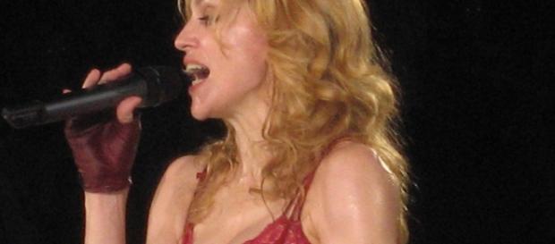 Madonna live onstage (Wikipedia) Madonna live onstage (Wikipedia)