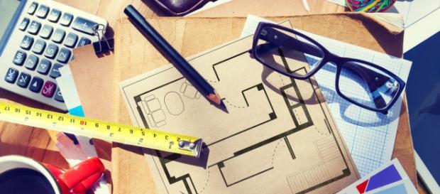 Un tavolo da lavoro di un architetto Un tavolo da lavoro di un architetto