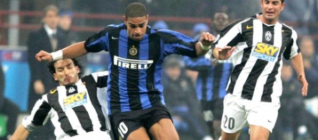 Adriano atuando na Inter de Milão Adriano atuando na Inter de Milão