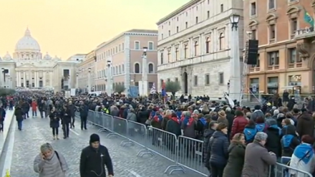 Un'immagine del fiume di fedeli