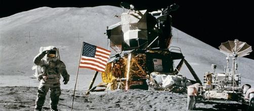 Apollo astronaut salutes on the moon (Credit:NASA)