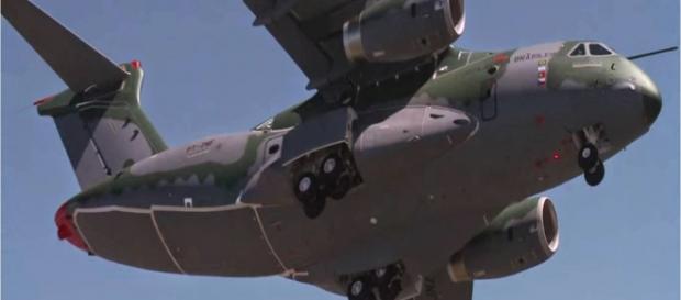 Em destaque, avião militar Gripen. Em destaque, avião militar Gripen.