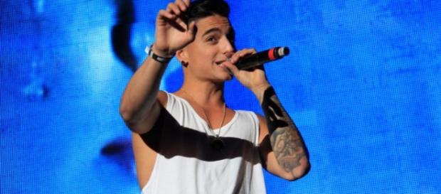 Maluma en concierto con su tema La Temperatura Maluma en concierto con su tema La Temperatura