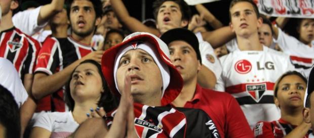 Torcedores do São Paulo apreensivos. Torcedores do São Paulo apreensivos.