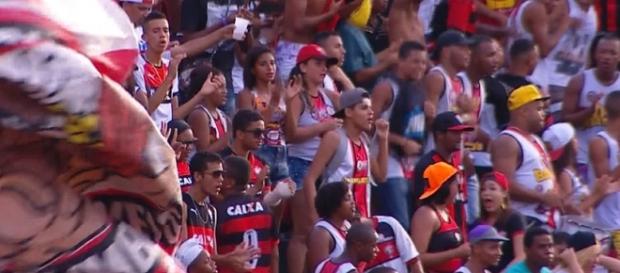 Vitória estreia com goleada no Barradão Vitória estreia com goleada no Barradão