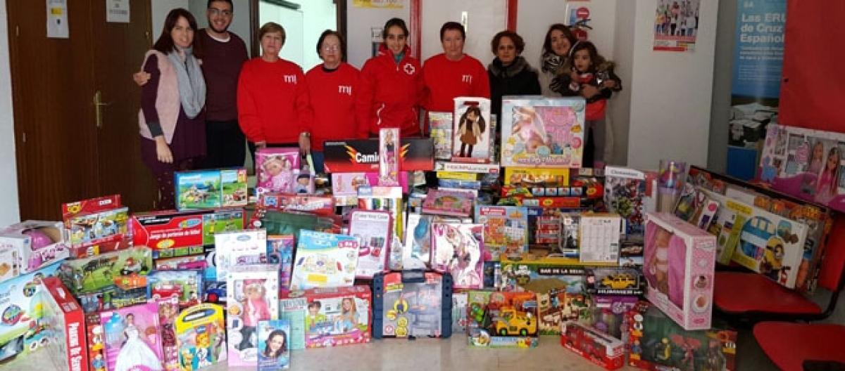 Mujeres Entrega Progresistas En De Ceuta Juguetes Medio Centenar doWrCeQxB