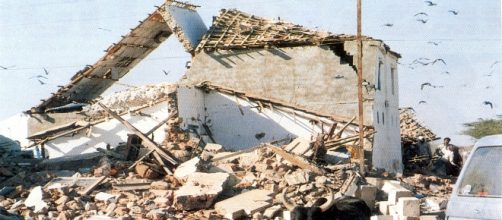 Edificio completamente distrutto dal terremoto.