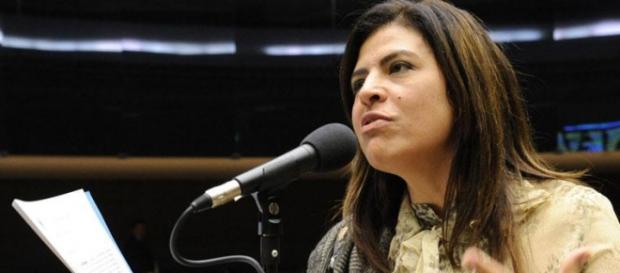 Deputada defende fim do auxilio a presos Deputada defende fim do auxilio a presos