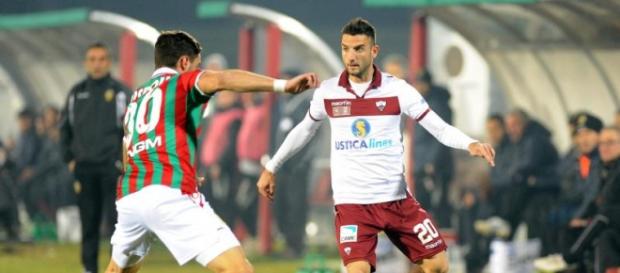 Luca Nizzetto in azione con il Trapani Luca Nizzetto in azione con il Trapani