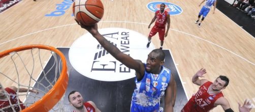 Olimpia Milano - Dinamo Sassari, azione di Varnado