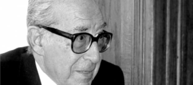 Almeida Santos morreu na noite passada. Almeida Santos morreu na noite passada.