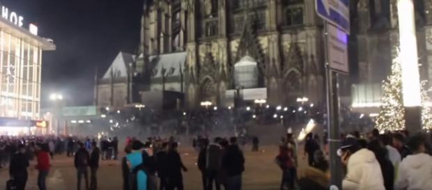Imagine surprinsă în Koln de Anul Nou Imagine surprinsă în Koln de Anul Nou