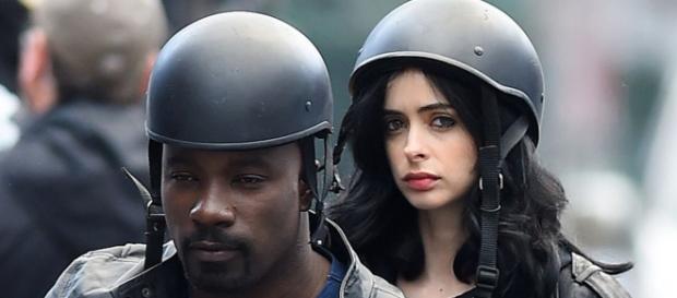 Luke Cage promete trazer ainda mais tensão ao MCU. Luke Cage promete trazer ainda mais tensão ao MCU.