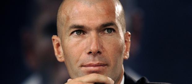 Zidane, de ex jugador a entrenador. Zidane, de ex jugador a entrenador.