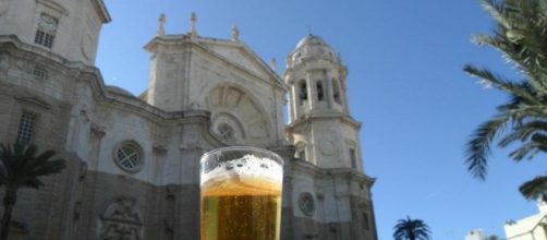 La cattedrale di Cadice, insieme ad una "cerveza".