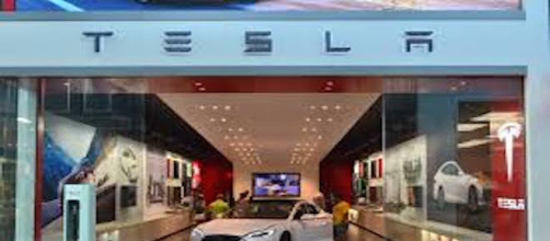 Capannone della Tesla (Wikimedia)