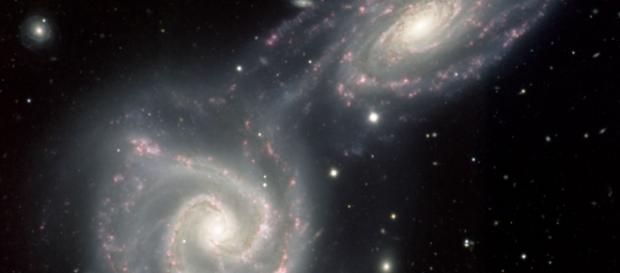 Comienza la fusión de NGC 3808B y NGC 3808A Comienza la fusión de NGC 3808B y NGC 3808A