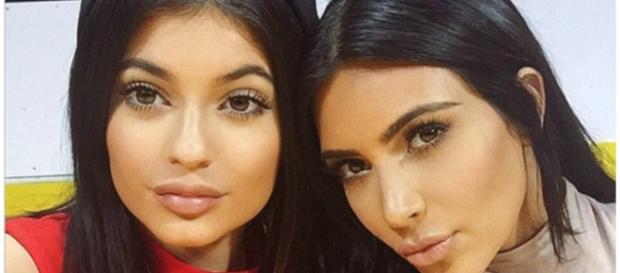 Kylie Jenner com Kim Kardashian (Instagram) Kylie Jenner com Kim Kardashian (Instagram)