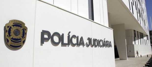 Mãe suicida-se depois de ter matado o filho. Mãe suicida-se depois de ter matado o filho.