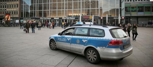 Poliţia la Gara centrala din Koln - Foto DPA Poliţia la Gara centrala din Koln - Foto DPA