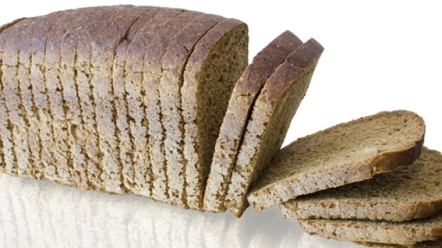 Il pane nero non deve avere coloranti artificiali