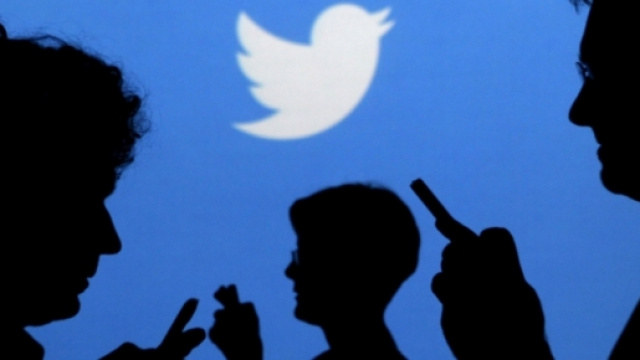 Immagine di persone che usano Twitter