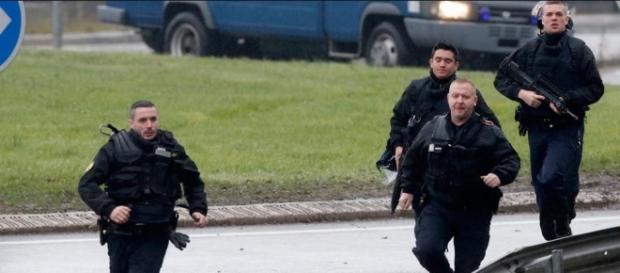 Agenti in allarme, a Parigi è sempre alta tensione Agenti in allarme, a Parigi è sempre alta tensione