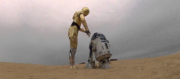 Papel de R2-D2 em Star Wars: O Despertar da Força Papel de R2-D2 em Star Wars: O Despertar da Força