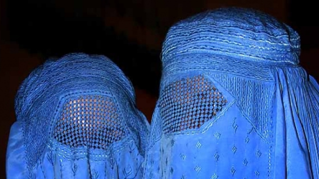 Burqa e niqab sotto accusa in Lombardia