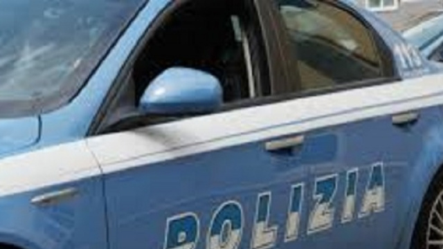 Si schianta contro il guardrail e perde la vita