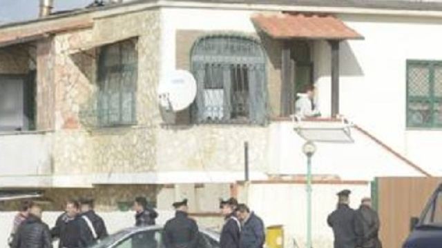 arrivo degli agenti nel luogo del delitto