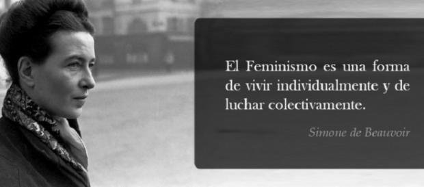 Simone de Beauvoir y una de sus inmortales frases. Simone de Beauvoir y una de sus inmortales frases.