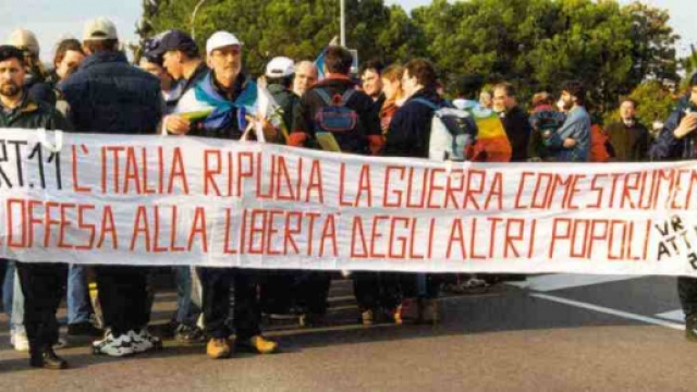 Manifestazione pacifista davanti la base di Aviano