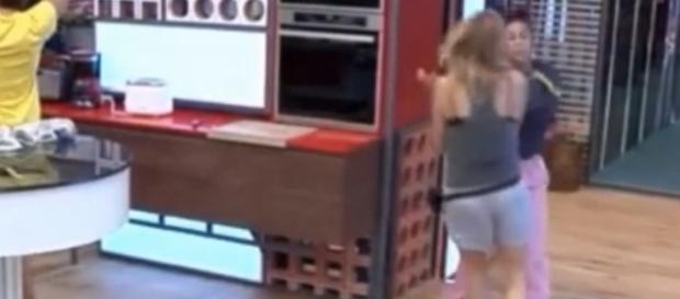 GH17: ¡¡Bea agrede a Montse tras recibir un susto!! GH17: ¡¡Bea agrede a Montse tras recibir un susto!!