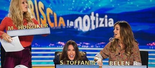 L'incursione di Silvia Toffanin negli studi di Striscia la Notizia. L'incursione di Silvia Toffanin negli studi di Striscia la Notizia.