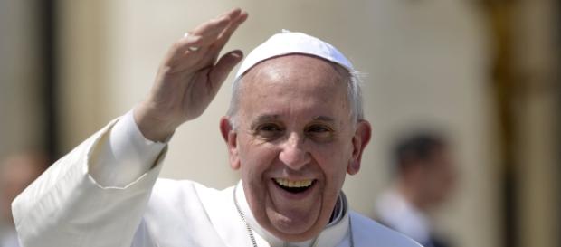 le pape François dénonce l'endoctrinement de la théorie du genre dans les manuels scolaires le pape François dénonce l'endoctrinement de la théorie du genre dans les manuels scolaires