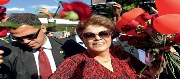 Sem sair do palácio da Alvorada, consta que Dilma, compareceu ao INSS para garantir sua pensão. Sem sair do palácio da Alvorada, consta que Dilma, compareceu ao INSS para garantir sua pensão.