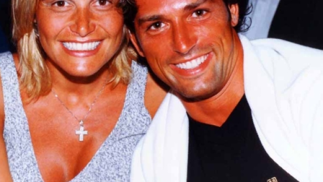 Simona Ventura e Stefano Bettarini affiatati ai tempi del matrimonio