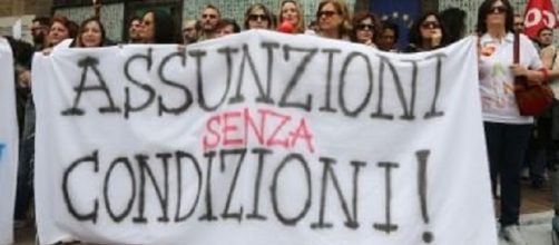 Nuovi concorsi e 80mila assunzioni: Renzi 'seduce' il mondo del precariato