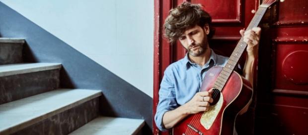 Dente presenta il nuovo lavoro "Canzoni per metà" Dente presenta il nuovo lavoro "Canzoni per metà"
