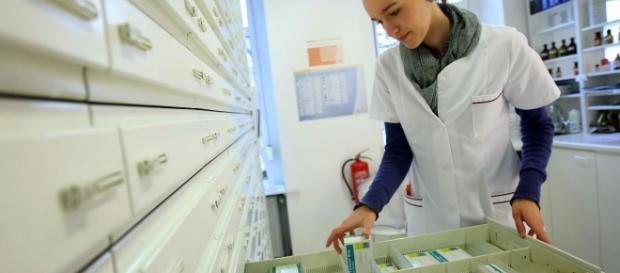 Farmácias apontam falhas no fornecimento aos distribuidores ou aos próprios laboratórios Farmácias apontam falhas no fornecimento aos distribuidores ou aos próprios laboratórios