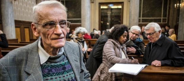 Francia, niente profughi e senzatetto in chiesa Francia, niente profughi e senzatetto in chiesa
