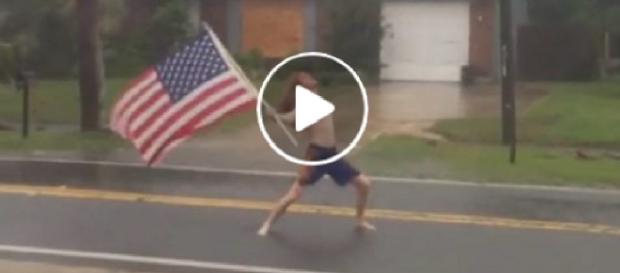 Homem enfrenta furacão em vídeo impressionante Homem enfrenta furacão em vídeo impressionante