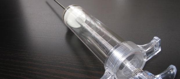 La séringue permet de s'injecter de la drogue directement dans les veines La séringue permet de s'injecter de la drogue directement dans les veines