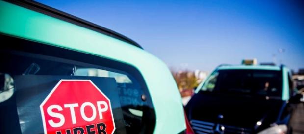 Taxistas manifestam-se contra a Uber Taxistas manifestam-se contra a Uber
