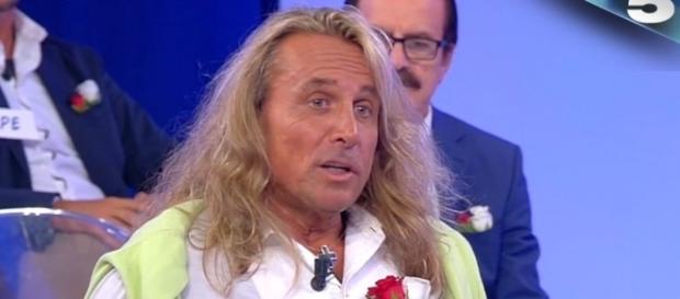 Trono over: Marco, il nuovo cavaliere, in esterna con Gemma Galgani - uominiedonne24.it Trono over: Marco, il nuovo cavaliere, in esterna con Gemma Galgani - uominiedonne24.it